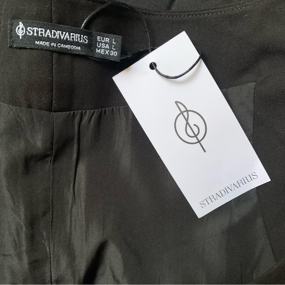 Stradivarius Formal top with buttons in Large Black Vest - Picture 5 of 5